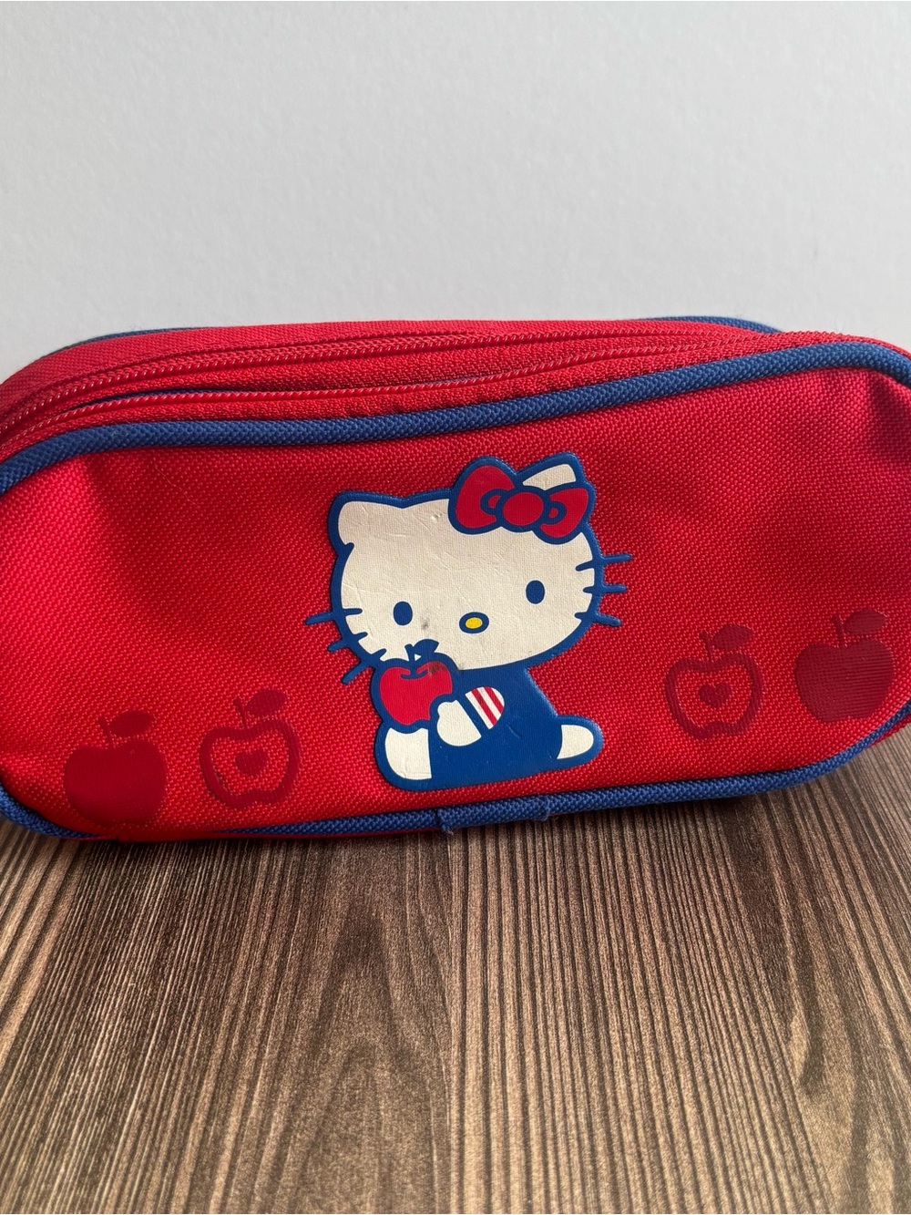 Sanrio Hello Kitty 2011 Zipper Pouch